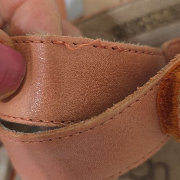 UGG Sandles 7.5 - Picture 4 of 6